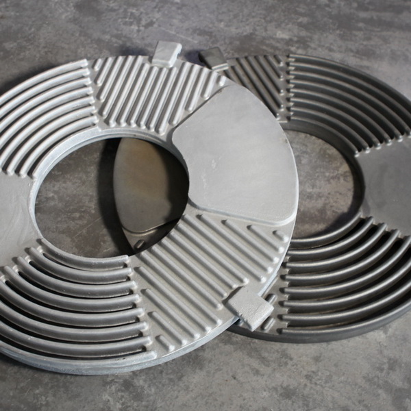 Kochen auf Gusseisen am offenen Feuer - Metall Werk Zürich AG