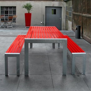 Bank und Tisch Terrasse Rot