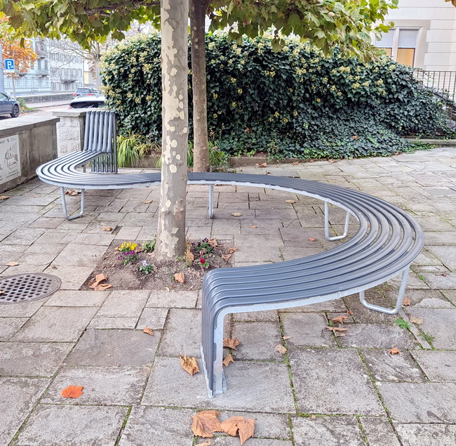 indivilinie sitzbank kunststoff sitzflaeche stadtbank 17