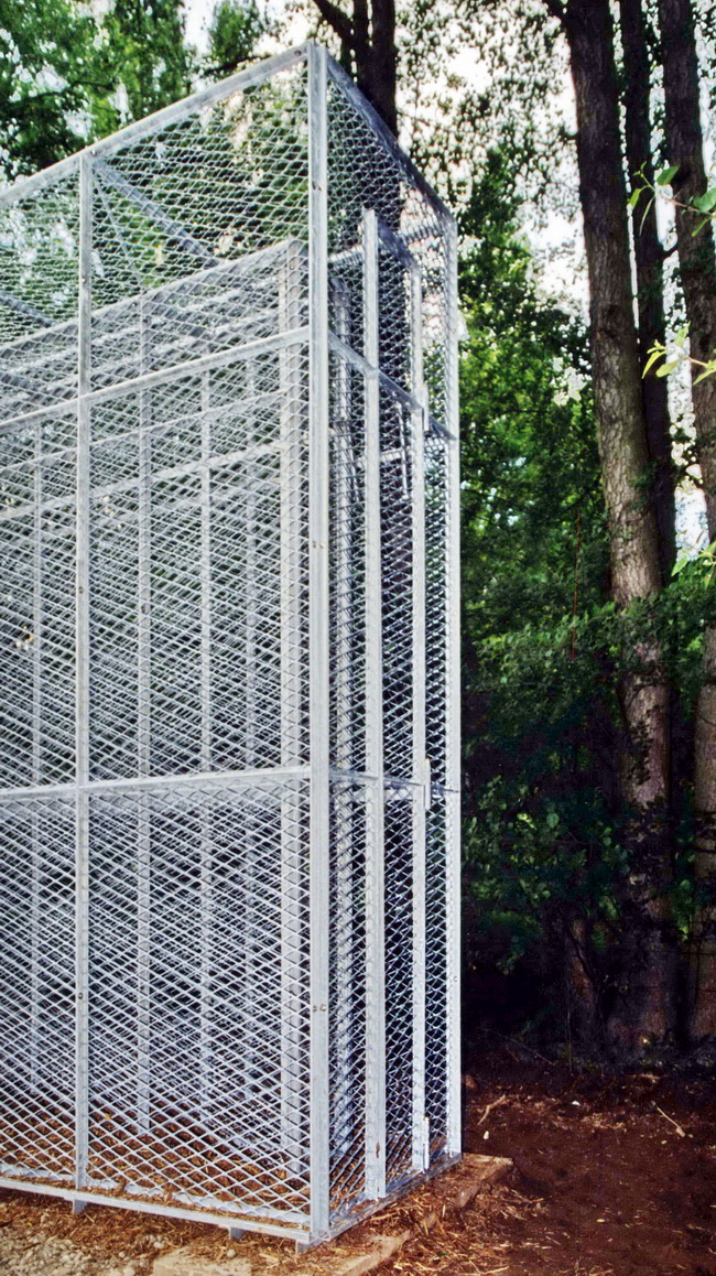 Double Cage Piece Bruce Nauman Skulptur Streckmetall