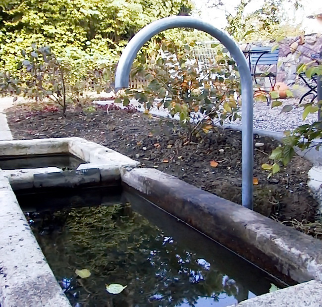 Brunneneinlauf aus verzinktem Stahlrohr rund gebogen
