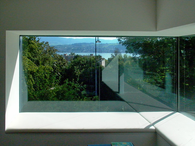 Erkerfenster mit Stützfunktion, Sonnenschutz und Sitzgelegenheit Innen