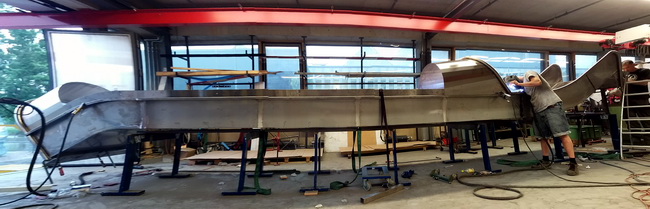 Rutschbahn aus Edelstahl mit transparenter Abdeckung Werkstatt volle Länge