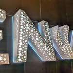 Dreidimensionale Leuchtschrift für Einkaufszentrum