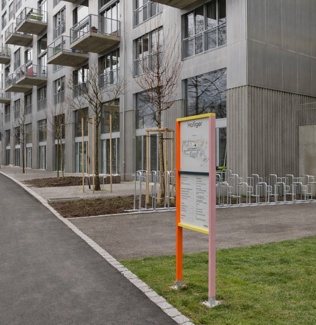 bunte stelen fuer ueberbauung orientierung 04