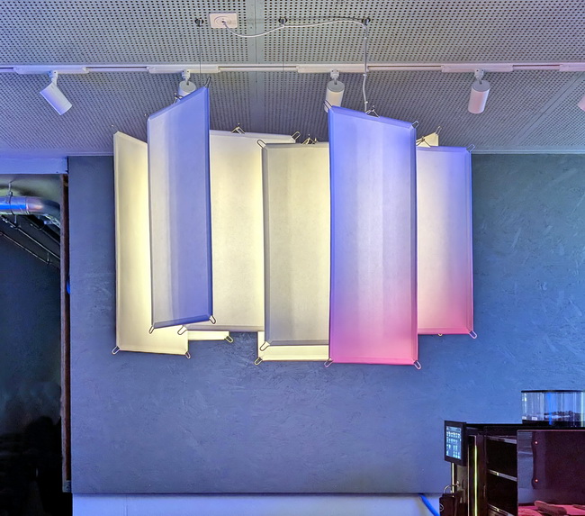 leuchten und projektionsflaechen kulturkaffe whisper 01