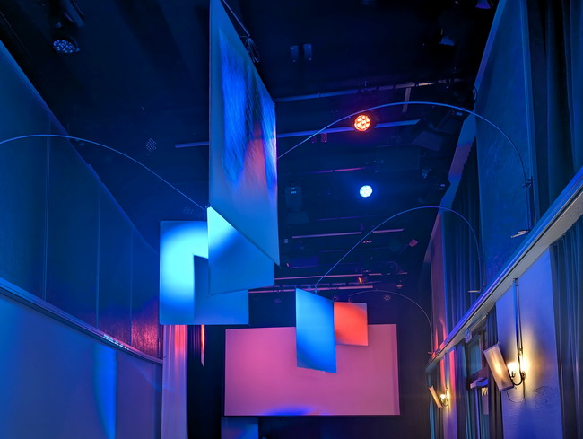 leuchten und projektionsflaechen kulturkaffe whisper 02