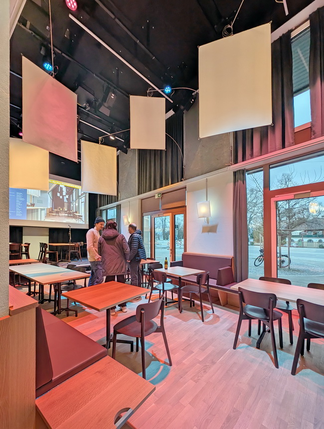 leuchten und projektionsflaechen kulturkaffe whisper 04