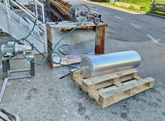 boxssack aus aluminium kunstwerk 04