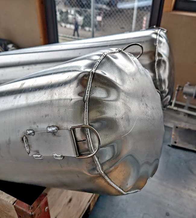 boxssack aus aluminium kunstwerk 06