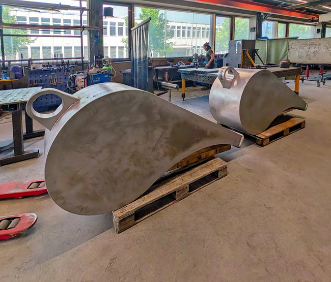 Trillerpfeifen fuer die frauen fussball em gross 06