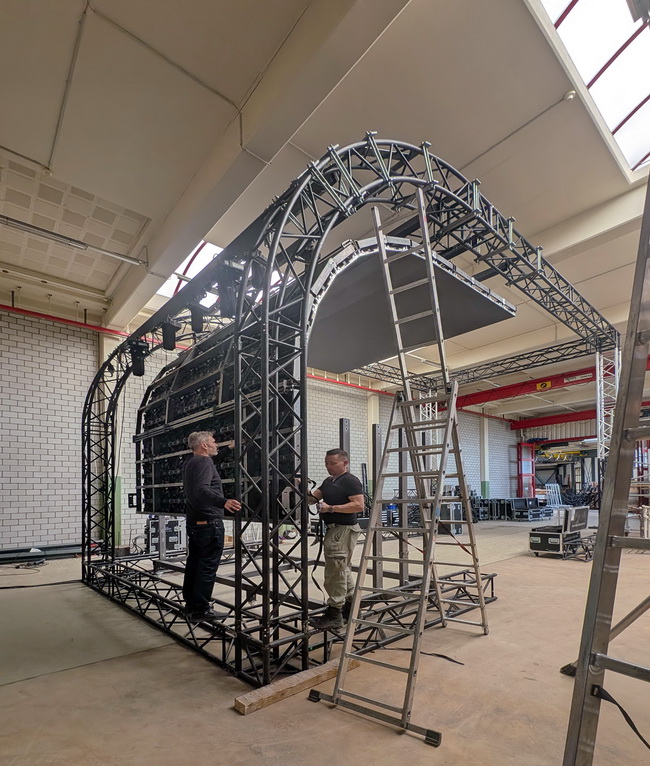 2025 0158 curved led wall fesival dj buehne frame 09