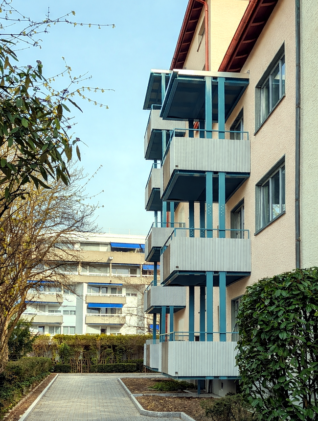 anbaubalkone und gelaender mit wellblech 02