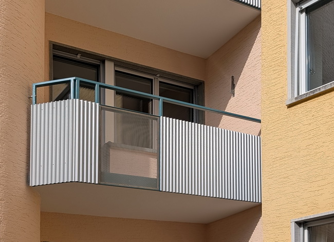 anbaubalkone und gelaender mit wellblech 07