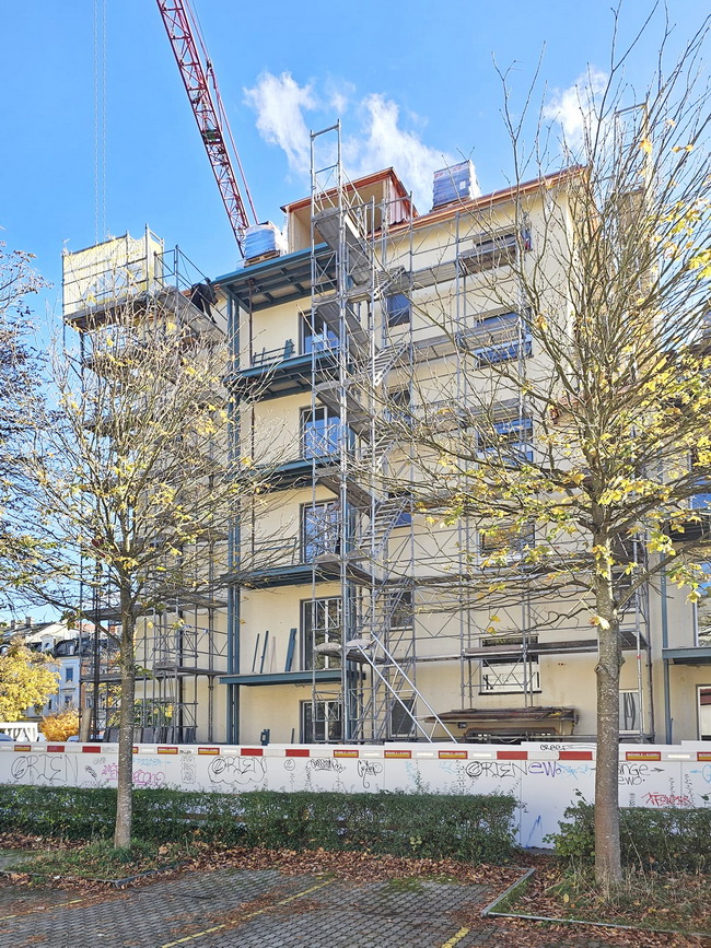 anbaubalkone und gelaender mit wellblech 18