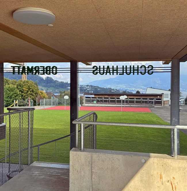 2025 0340 fassadenschrift schulhaus obermatt 02