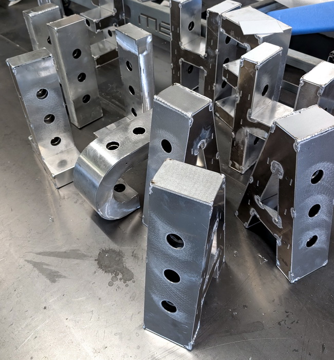 2025 0340 fassadenschrift schulhaus obermatt 09