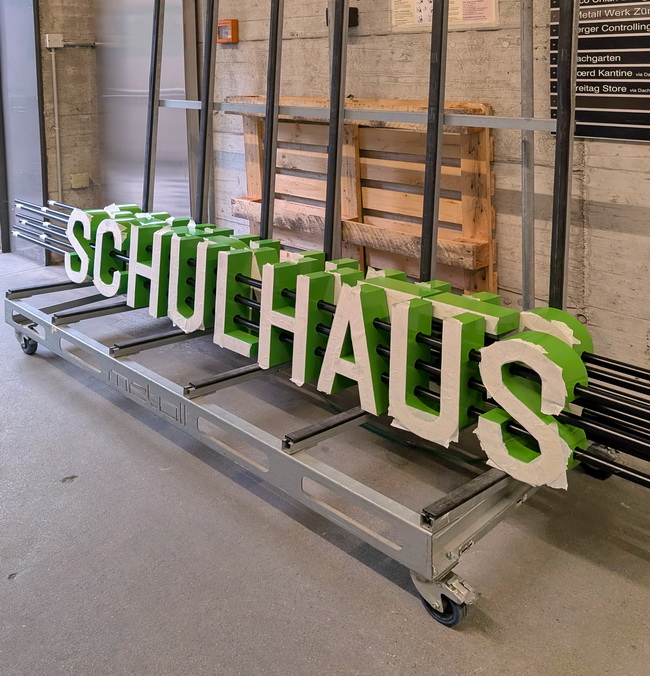 2025 0340 fassadenschrift schulhaus obermatt 11