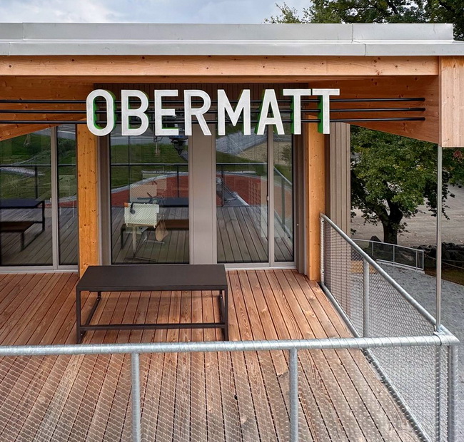 2025 0340 fassadenschrift schulhaus obermatt 12